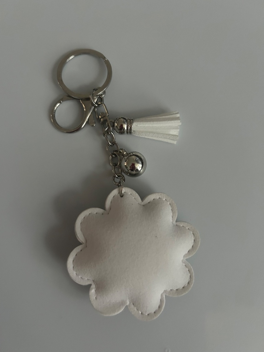 Daisy Keychain Rhinestone Bling - Picture 2 of 2